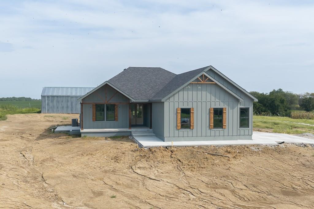 Photo of 18814 Hollingsworth Road Tonganoxie KS 66086