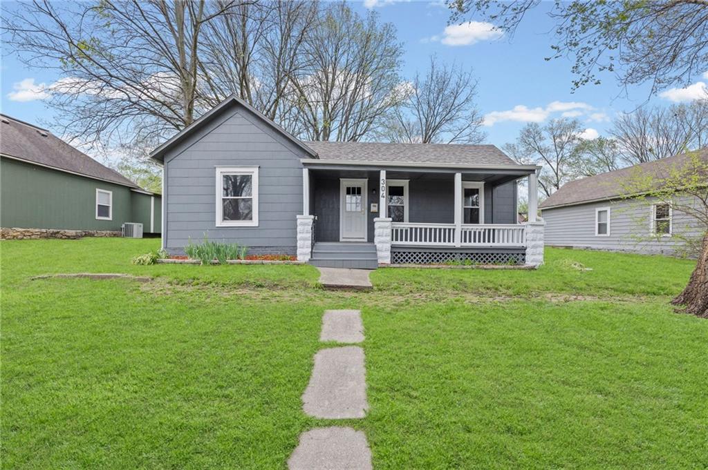Photo of 304 E Shawnee Street Paola KS 66071