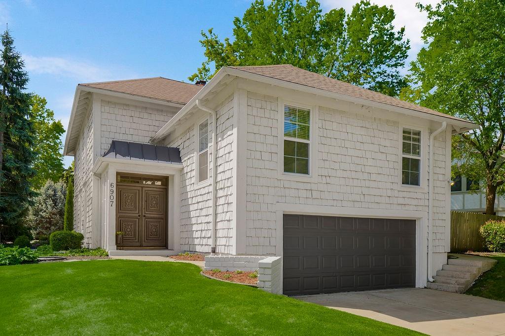 Photo of 6907 Edgevale Road Kansas City MO 64113