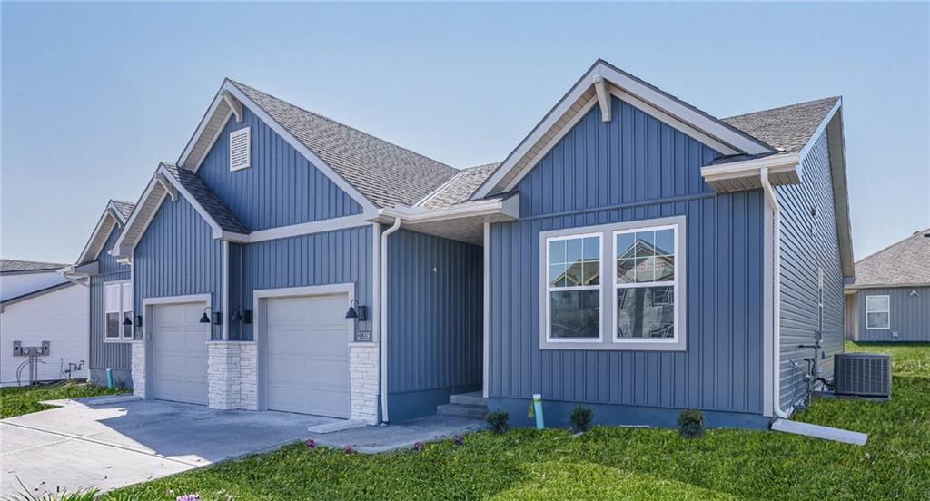 Photo of 12407 S Acacia Drive Lee's Summit MO 64086