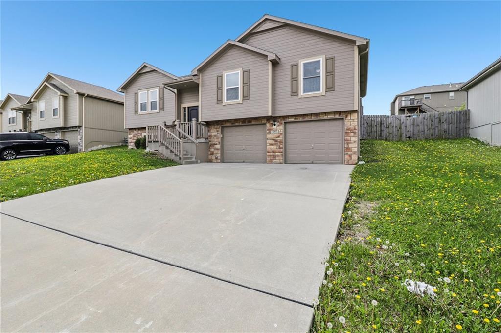 Photo of 1307 NW Hilltop Lane Grain Valley MO 64029