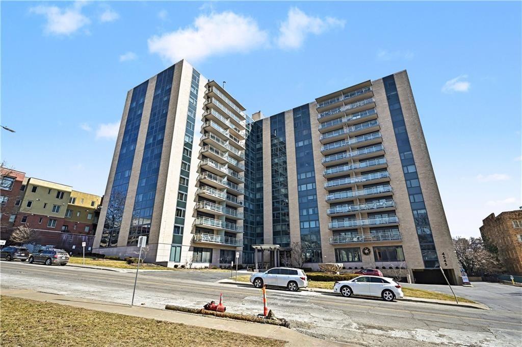 Photo of 4545 Wornall Road #101 Kansas City MO 64111