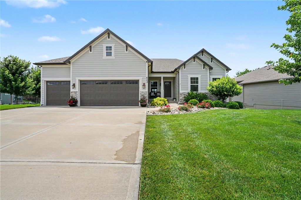 Photo of 603 Rock Bridge Court Smithville MO 64089