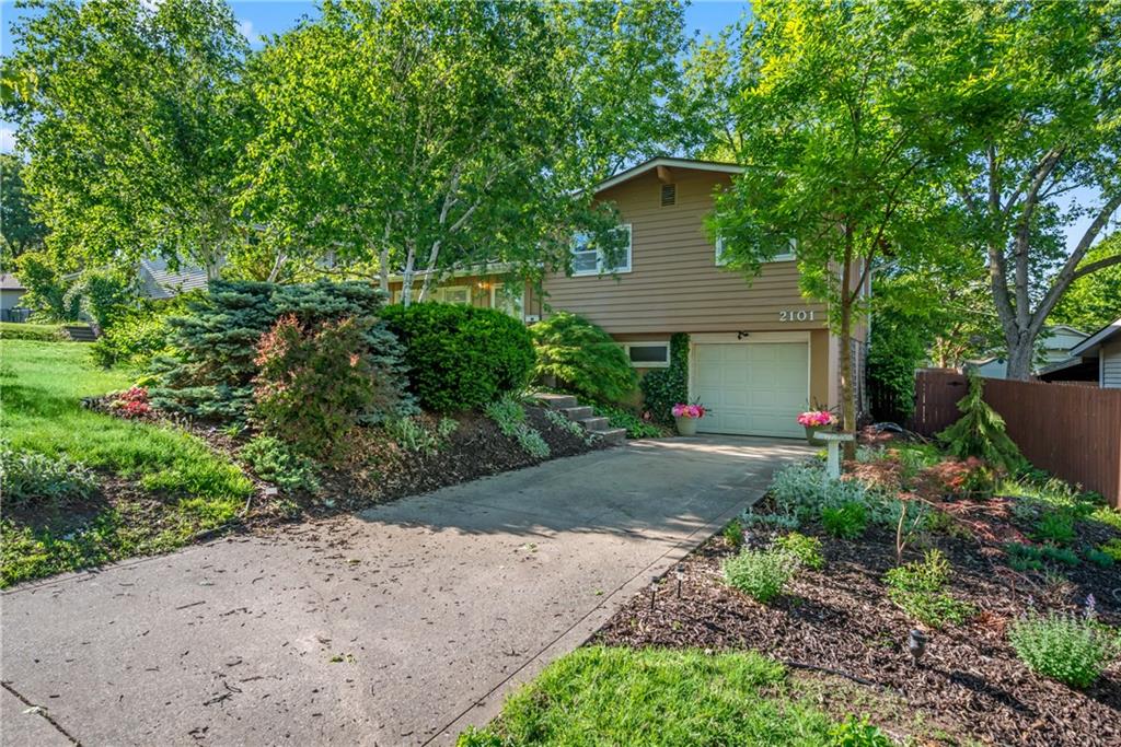 Photo of 2101 NE 62nd Street Kansas City MO 64118