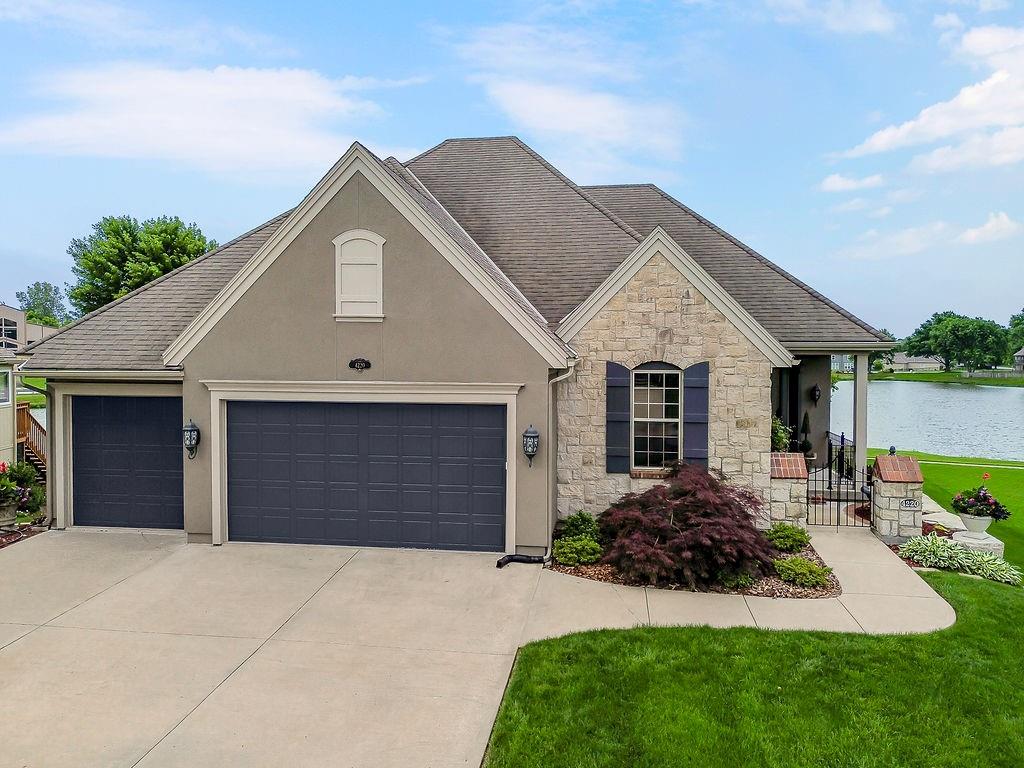 Photo of 4220 SW Duck Pond Drive Lee's Summit MO 64082