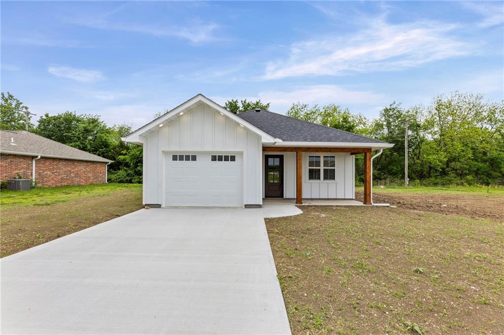 Photo of 504 McGuire Drive Iola KS 66749