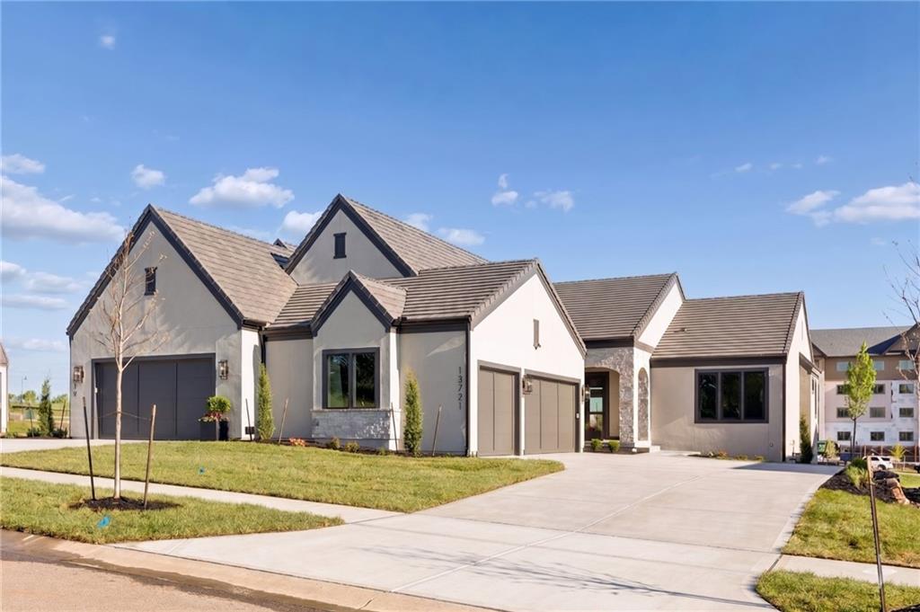 Photo of 13721 Pembroke Lane Leawood KS 66224
