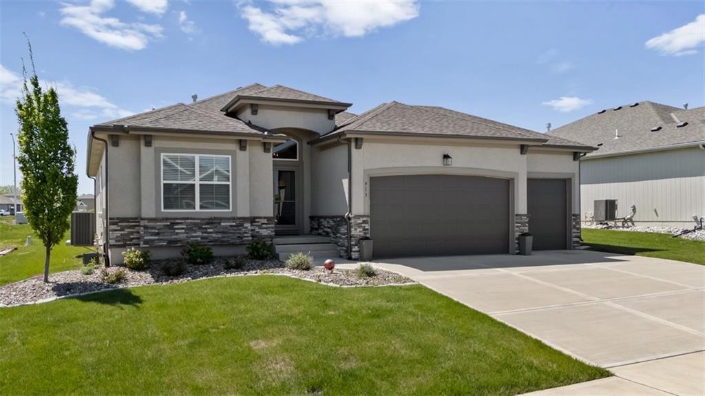 Photo of 913 Zennor Lane Raymore MO 64083