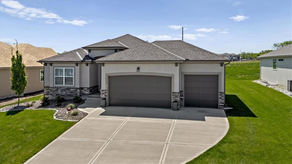 Photo of 913 Zennor Lane Raymore MO 64083