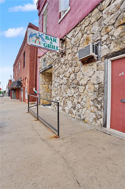 Photo of 110 W 5th Avenue Garnett KS 66032