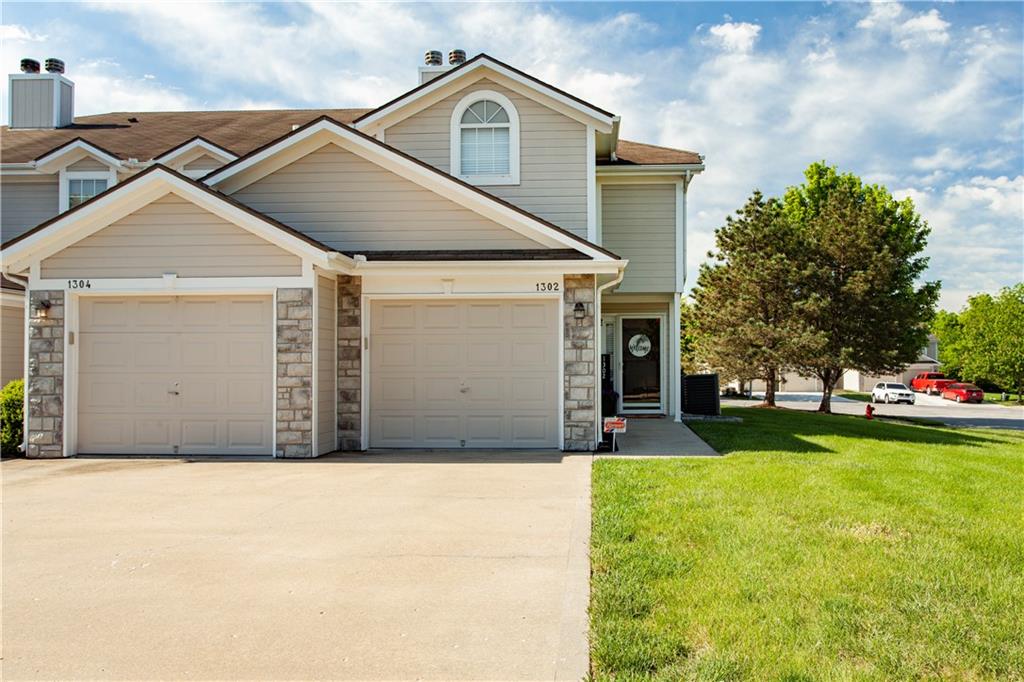Photo of 1302 NW Hidden Ridge Circle Blue Springs MO 64015