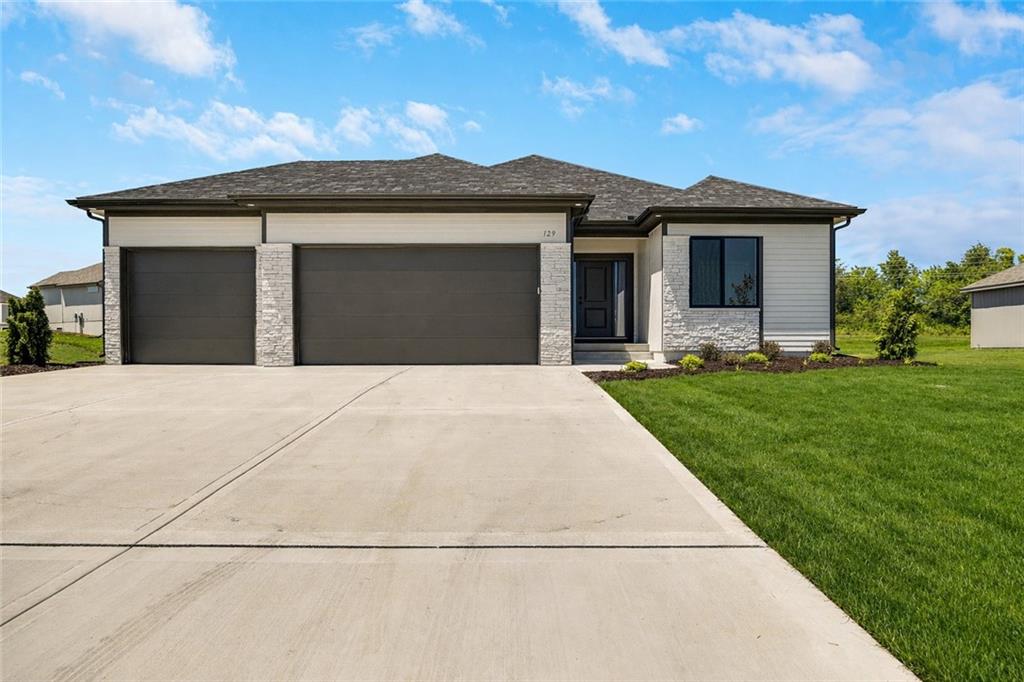 Photo of 216 SW Chelmsford Drive Blue Springs MO 64014