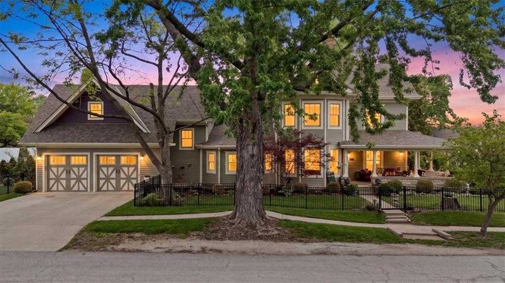 Photo of 105 SW 15th Street Blue Springs MO 64015
