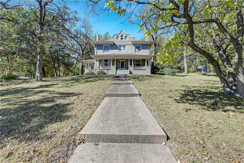 Photo of 221 W Front Street Bonner Springs KS 66012
