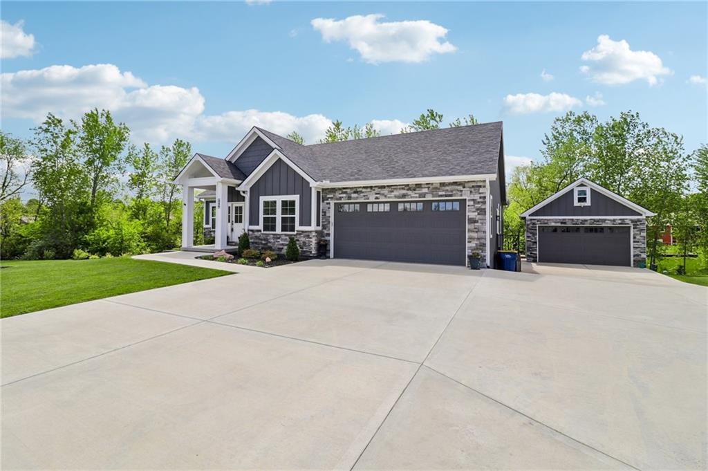 Photo of 546 N Oakwood Lane Tonganoxie KS 66086