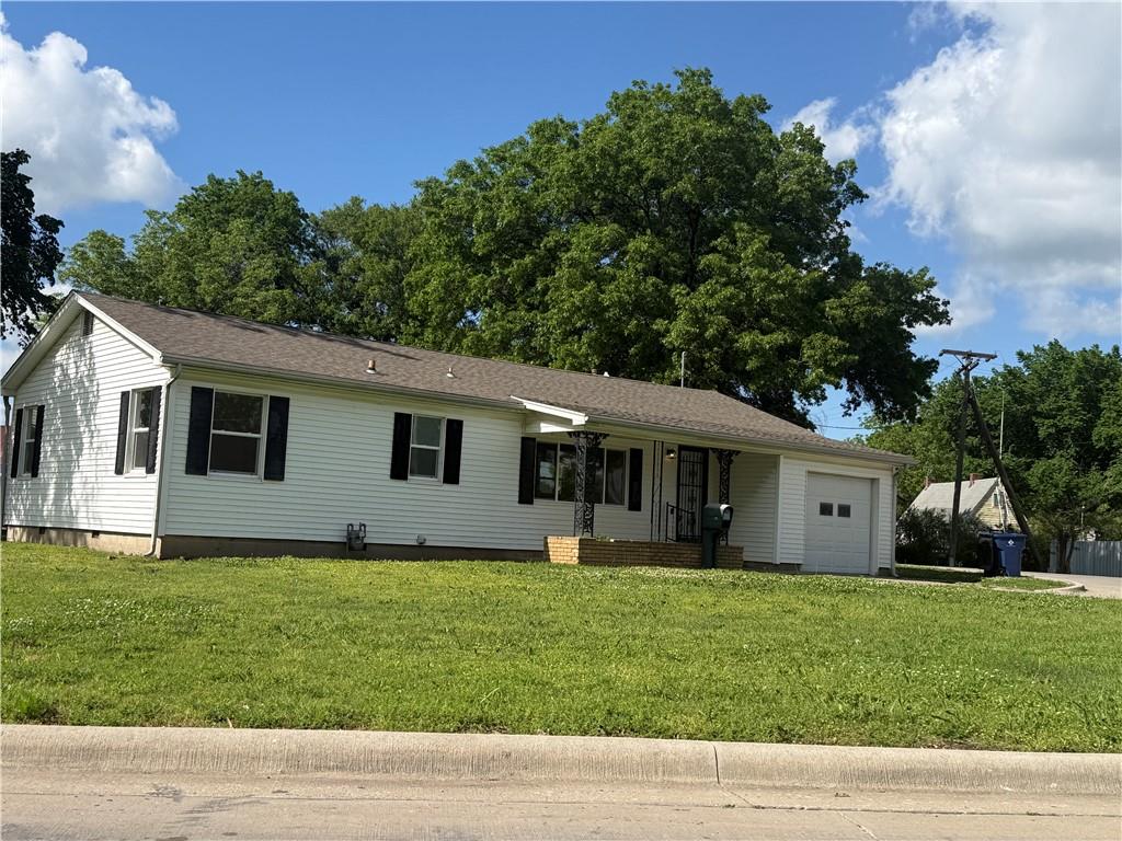 Photo of 902 W 1st Street Coffeyville KS 67337