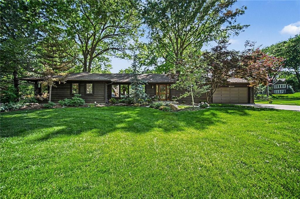 Photo of 8500 Cherokee Lane Leawood KS 66206