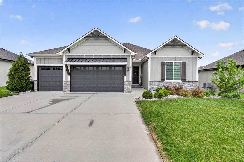 Photo of 227 SW Eagles Ridge Drive Blue Springs MO 64014