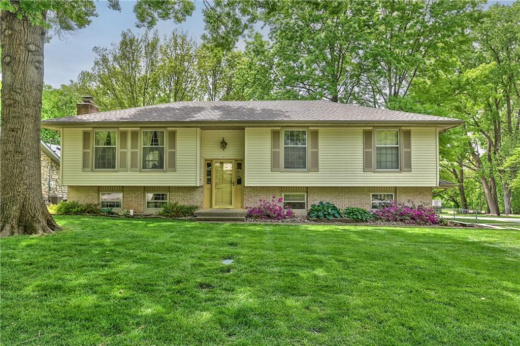 Photo of 5816 Whispering Oaks Lane Kansas City MO 64152