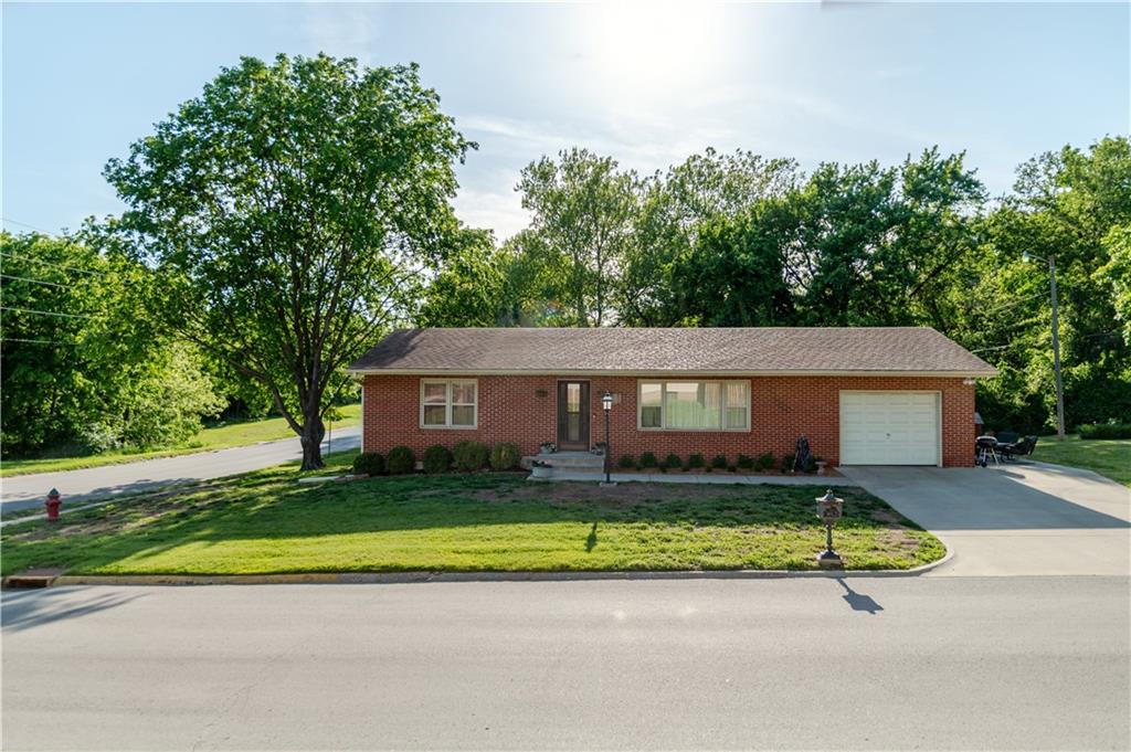 Photo of 1001 Maple Street Atchison KS 66002