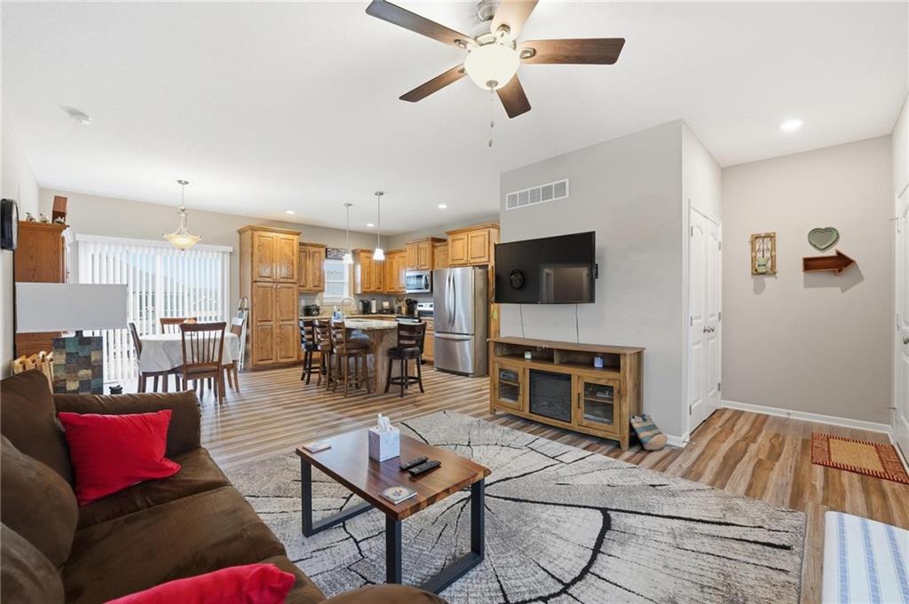 Photo of 941 N Cottonwood Court Tonganoxie KS 66086