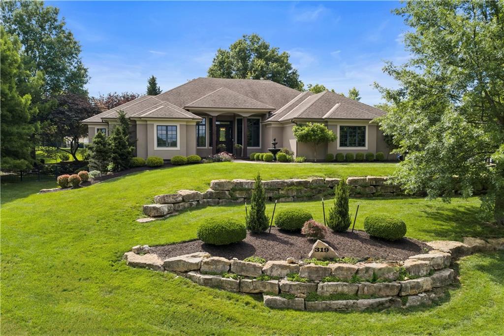 Photo of 319 NW Rockwood Court Lee's Summit MO 64081