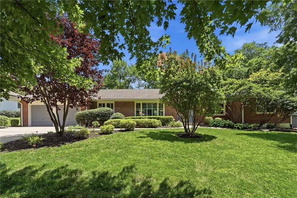 Photo of 9821 Pembroke Lane Leawood KS 66206