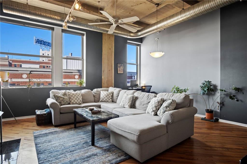 Photo of 2107 Grand Boulevard #603 Kansas City MO 64108