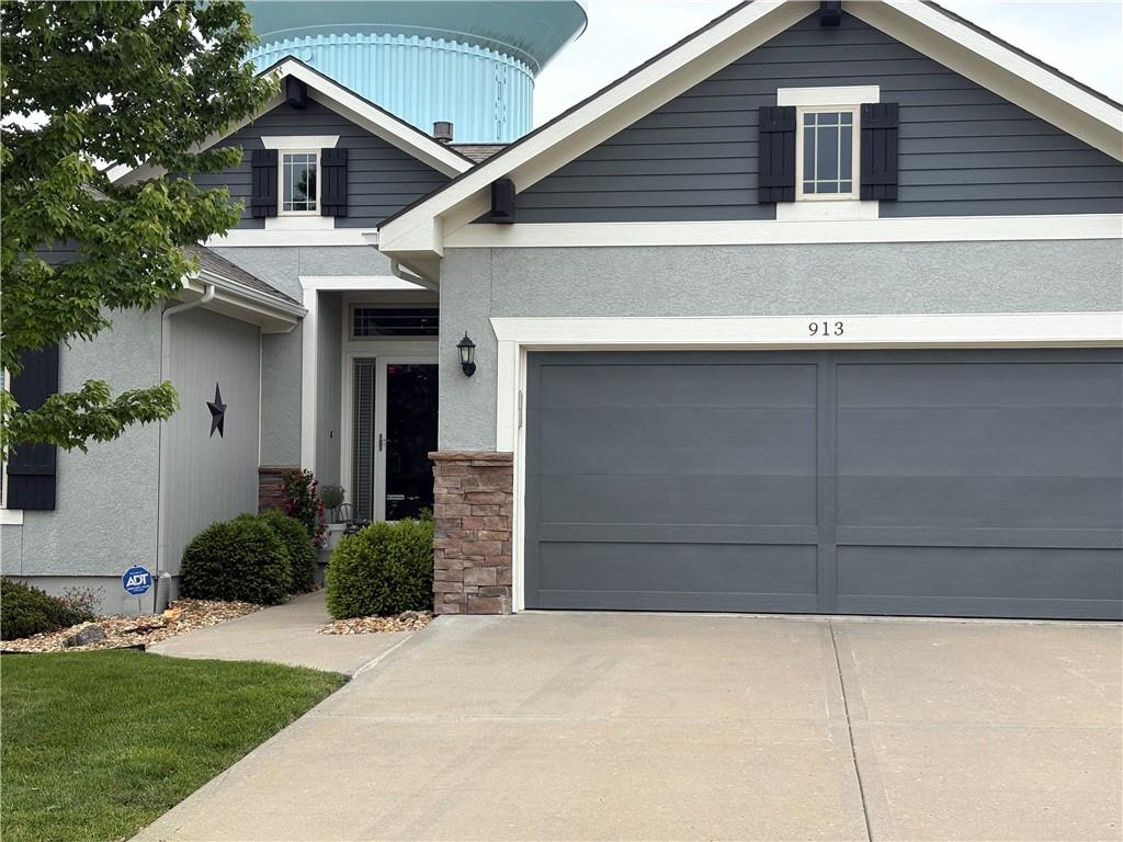 Photo of 913 SE Amber Court Blue Springs MO 64014
