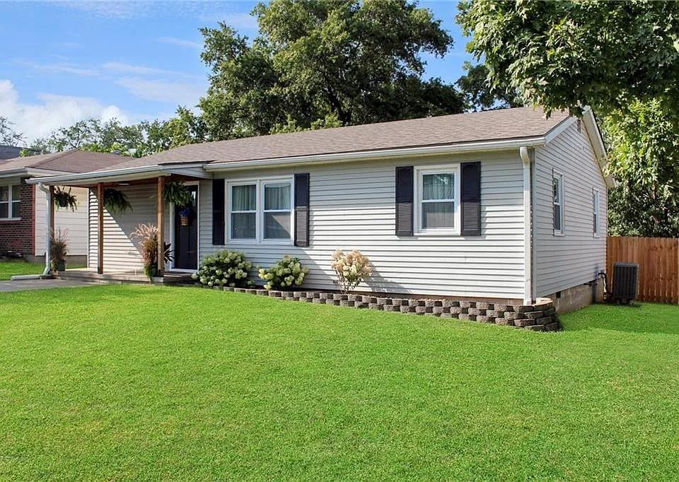 Photo of 726 W Broadway Street Higginsville MO 64037