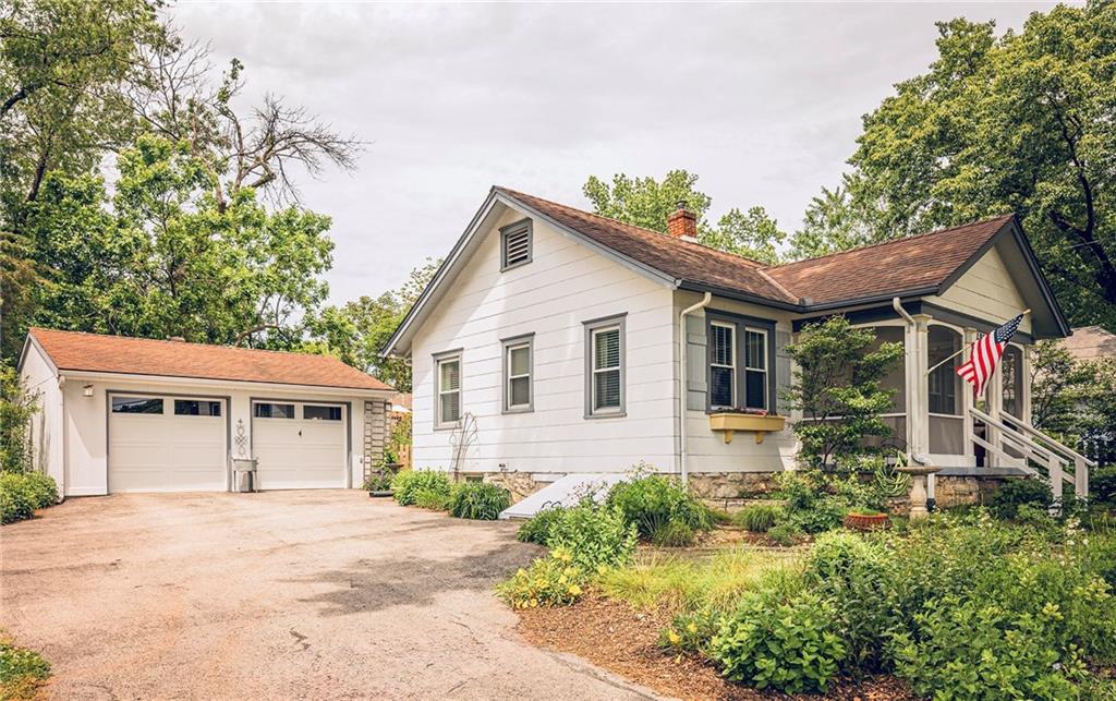 Photo of 4802 Neosho Lane Roeland Park KS 66205