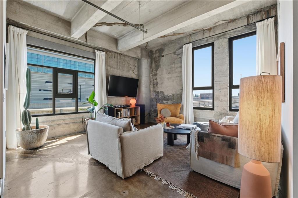 Photo of 360 W Pershing Road #190 Kansas City MO 64108