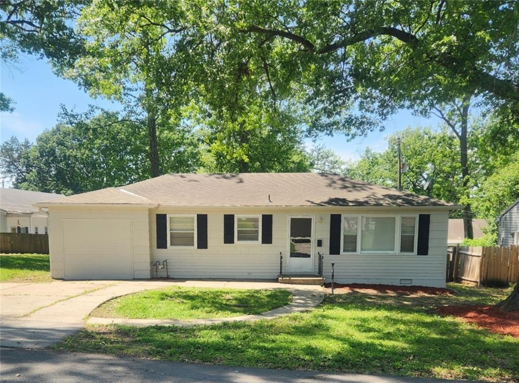 Photo of 2102 S Claremont Avenue Independence MO 64052
