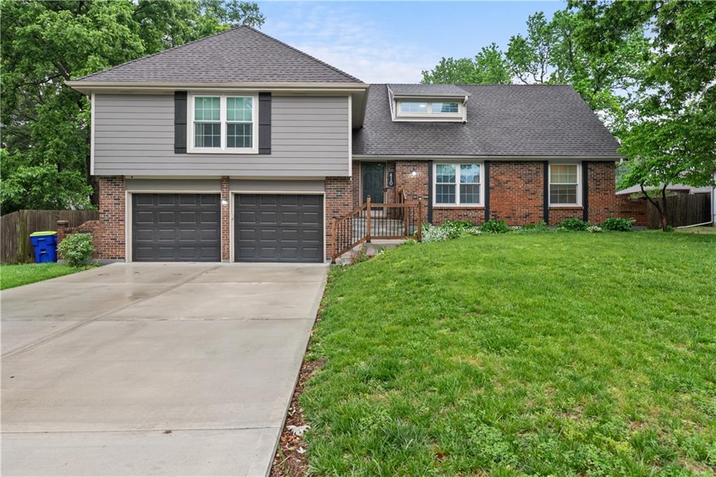Photo of 410 SE RICHARDSON Place Lee's Summit MO 64063