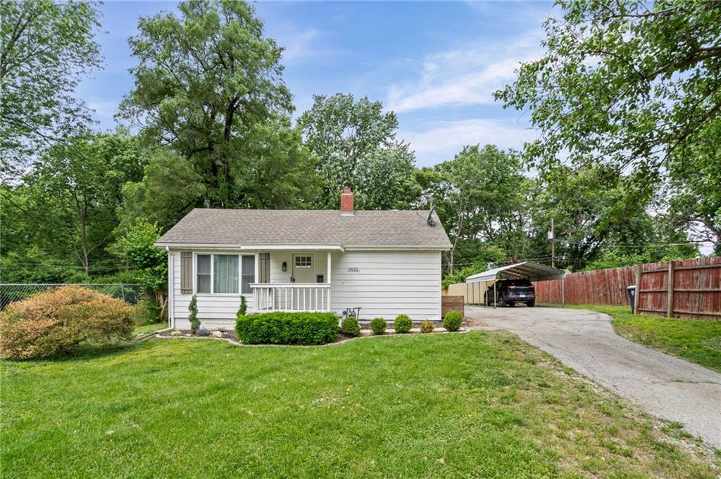 Photo of 9022 Grand Avenue Kansas City MO 64114