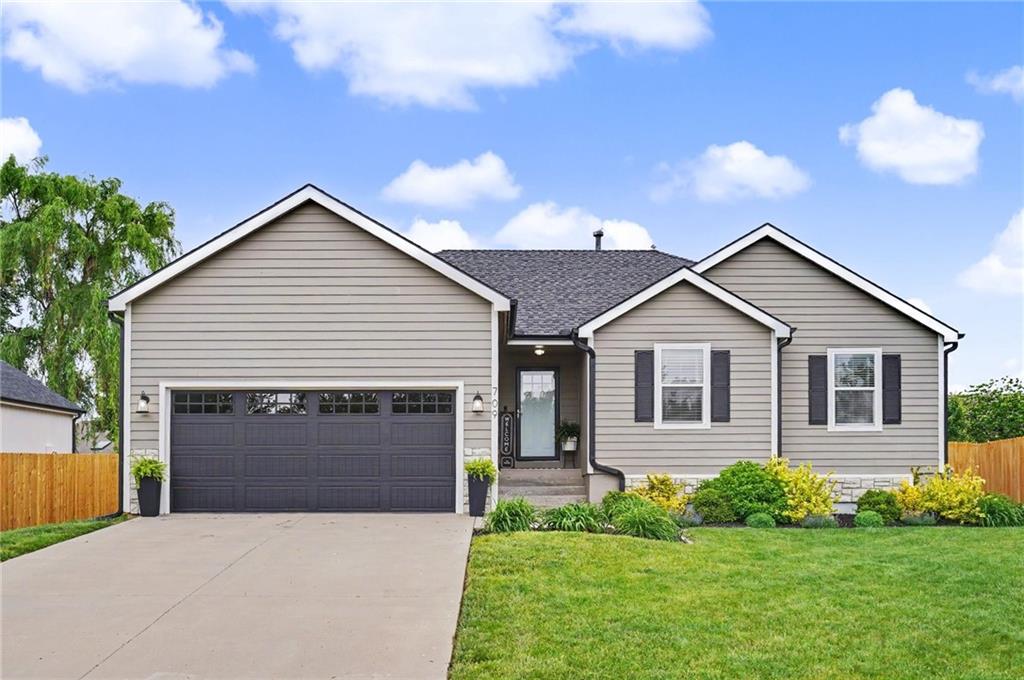 Photo of 709 Flame Way Baldwin City KS 66006
