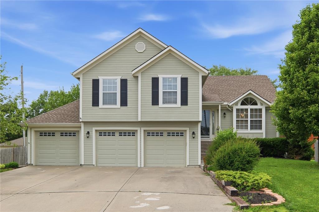Photo of 12411 Live Oak Circle Peculiar MO 64078