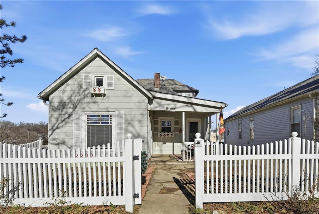 Photo of 414 Pine Street Leavenworth KS 66048