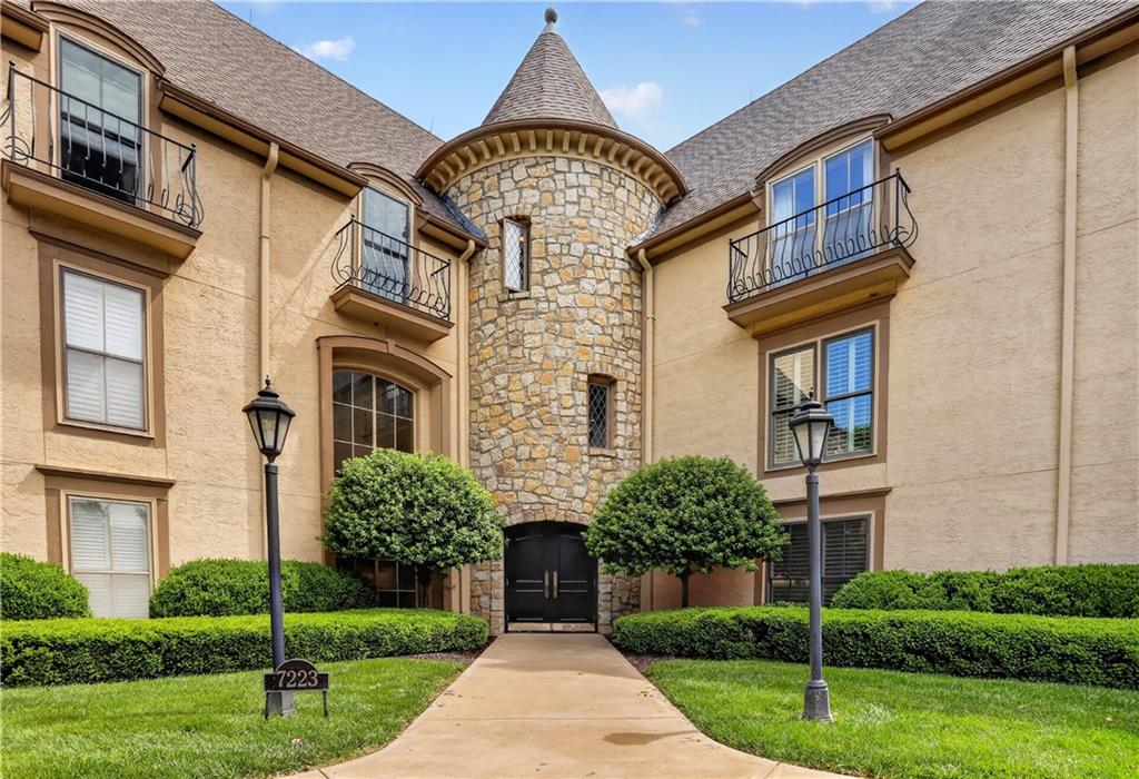 Photo of 7223 Mission Road #103 Prairie Village KS 66208