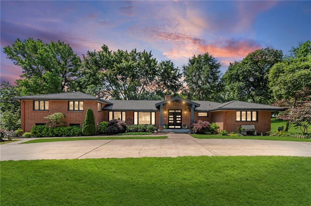 Photo of 425 S Woodland Drive Kansas City MO 64118