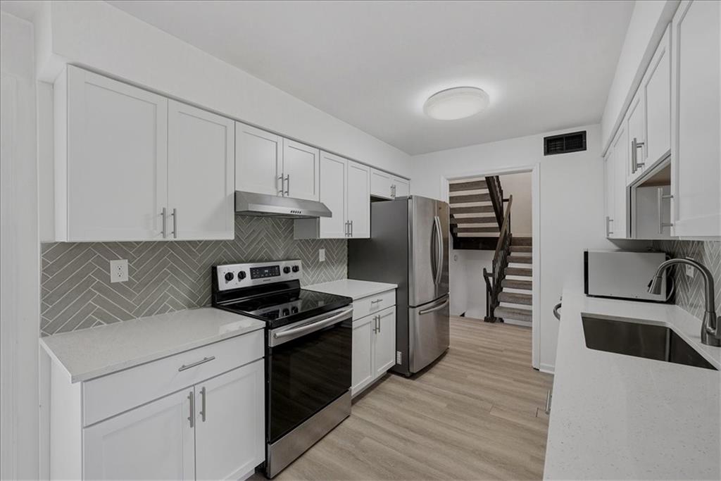 Photo of 10236 Cedarbrooke Lane Kansas City MO 64131