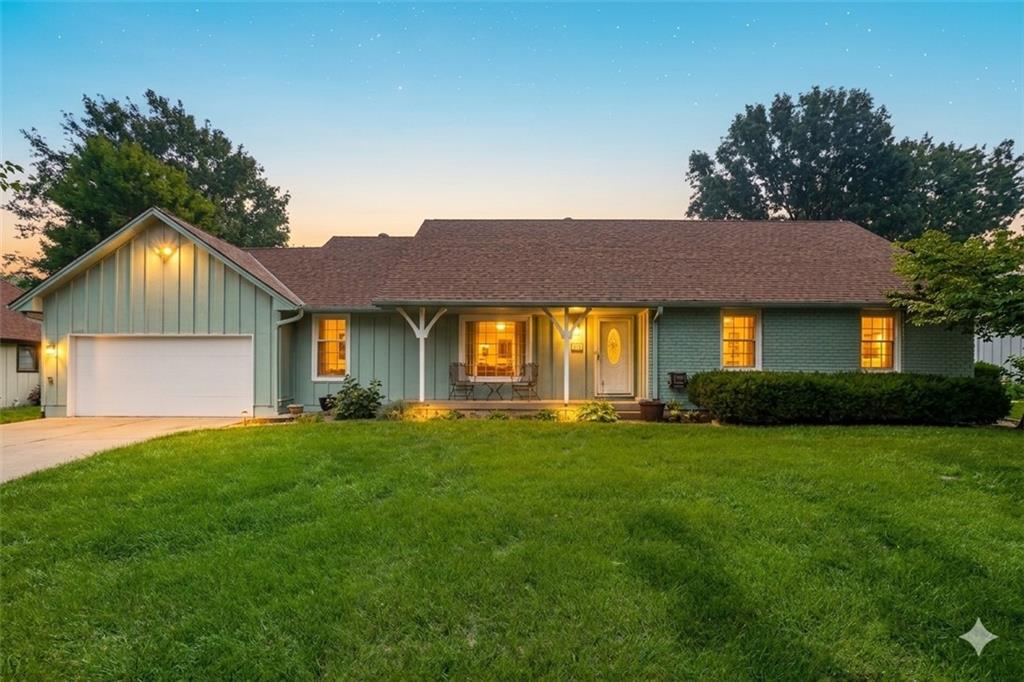 Photo of 319 SE Ridgeview Drive Lee's Summit MO 64063
