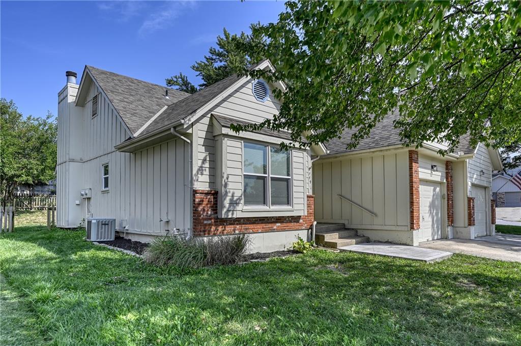 Photo of 749 SE CLAREMONT Street Lee's Summit MO 64063
