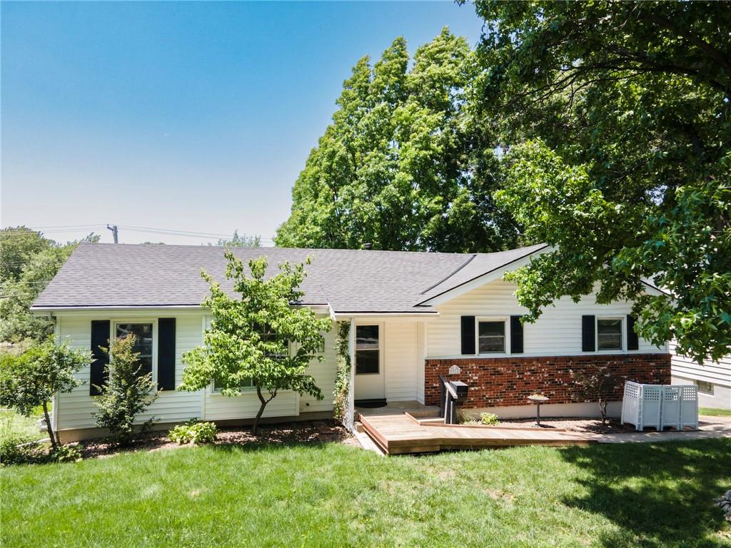 Photo of 9912 Oakridge Drive Overland Park KS 66212