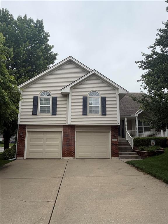 Photo of 212 SE Bingham Drive Lee's Summit MO 64063