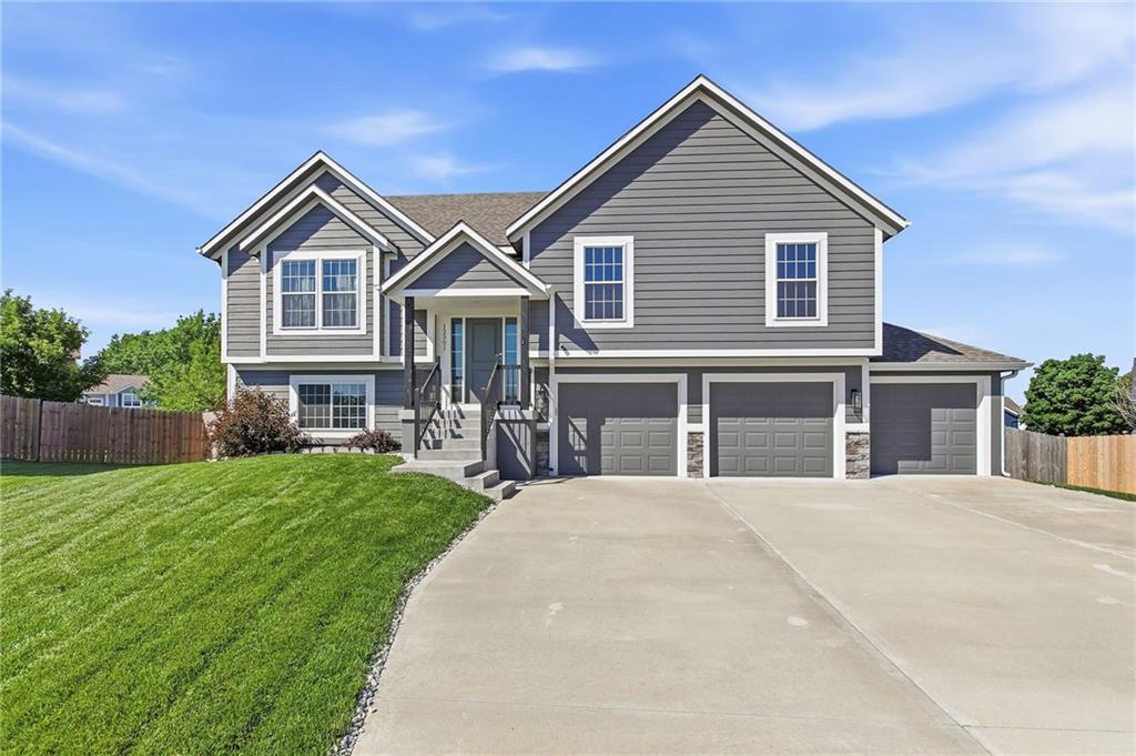 Photo of 12301 S Burr Oak Circle Peculiar MO 64078