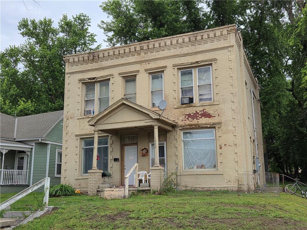 Photo of 1325 Mitchell Avenue St Joseph MO 64503
