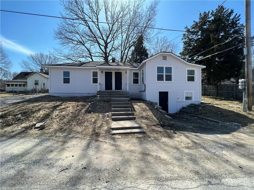 Photo of 11117 E 15th Street Independence MO 64052