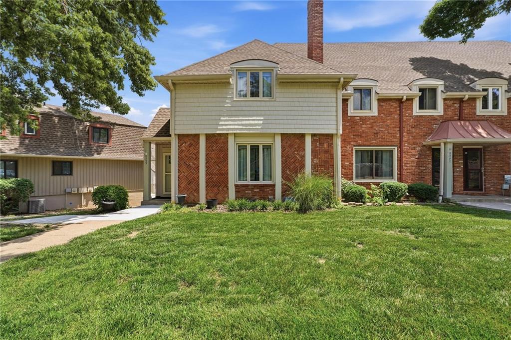 Photo of 8399 Waukomis Drive Kansas City MO 64154