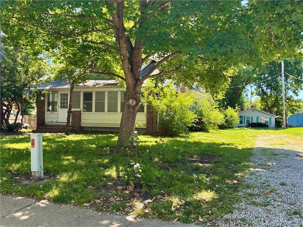 Photo of 221 W Kansas Street Liberty MO 64068
